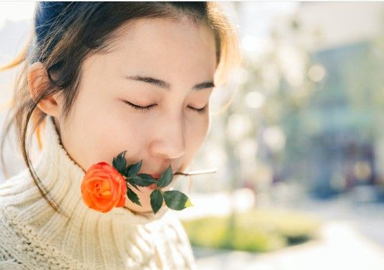 撩人撒娇情话：会撒娇的女人，没几个男人扛得住!